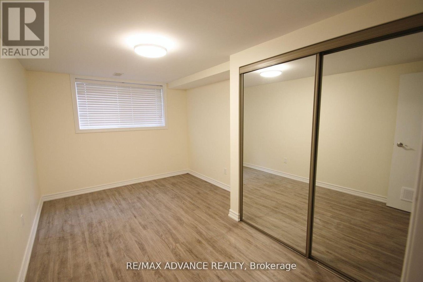 LOWER - 33 CARLUKE CRESCENT - Photo 11