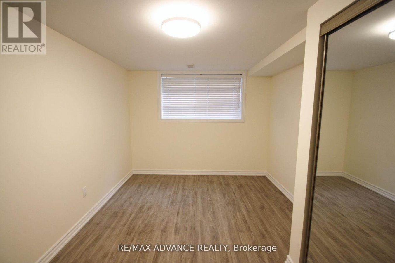 LOWER - 33 CARLUKE CRESCENT - Photo 12