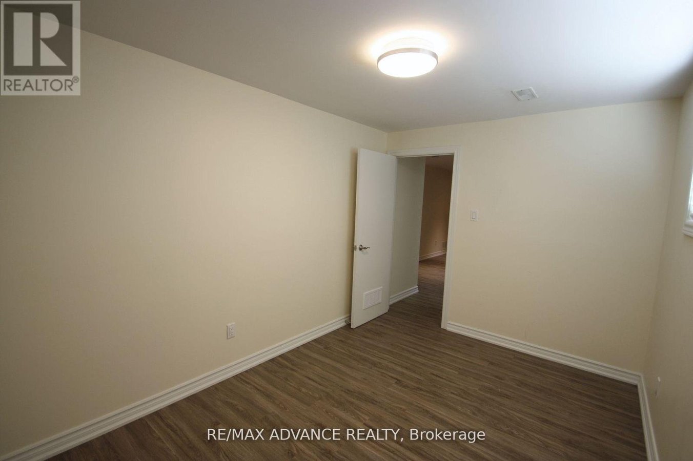 LOWER - 33 CARLUKE CRESCENT - Photo 18