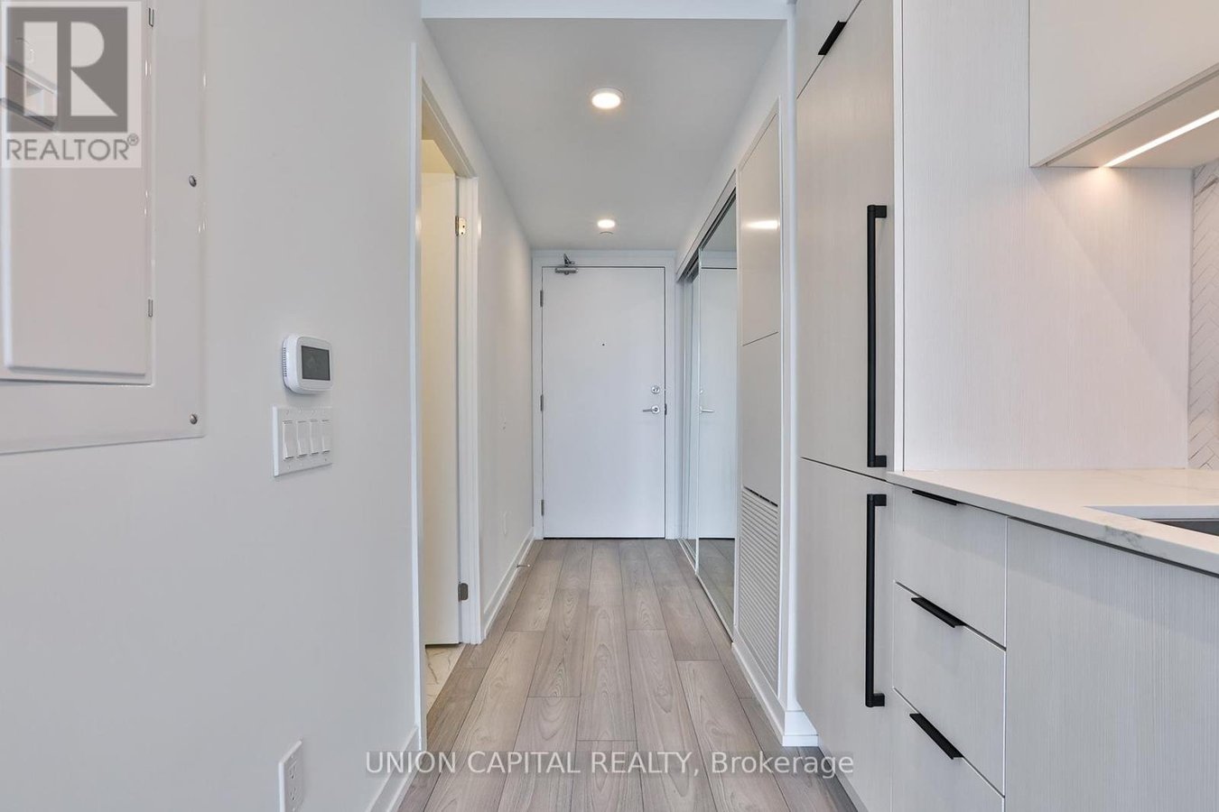 2910 - 82 DALHOUSIE STREET - Photo 2