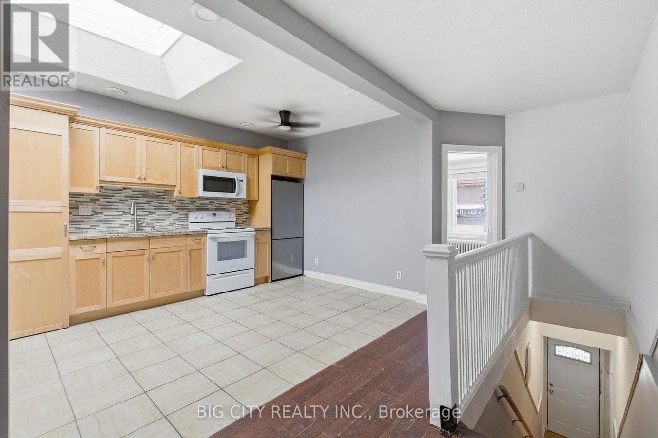 UPPER - 1362 BATHURST STREET - Photo 8