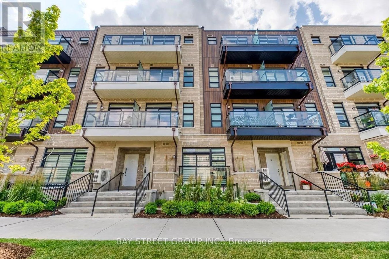 33 - 57 FINCH AVENUE W - Photo 1