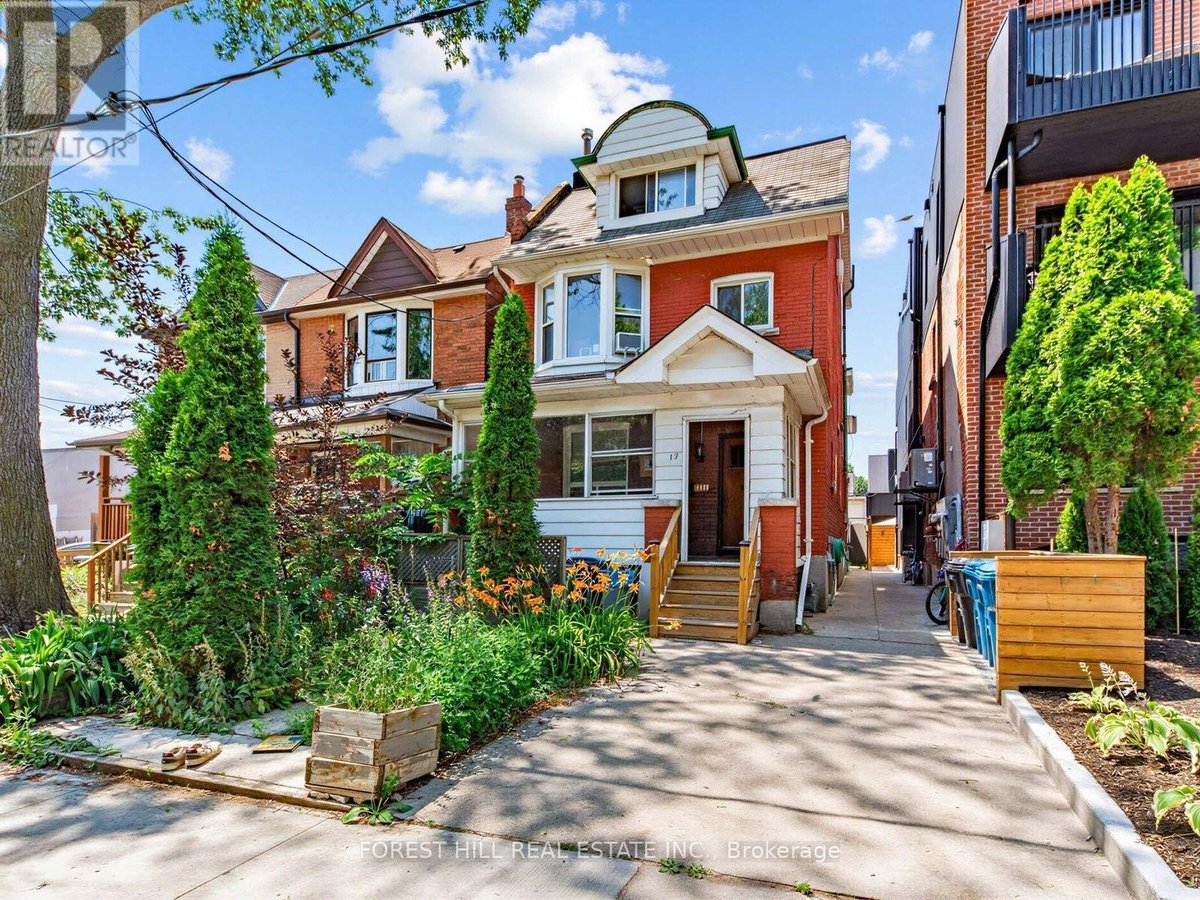 2 - 12 SALEM AVENUE - Photo 1