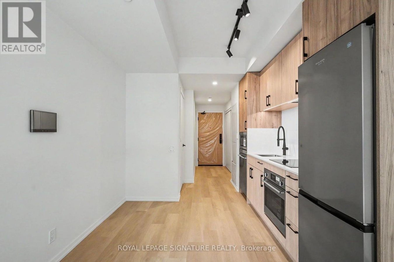 1111 - 109 ERSKINE AVENUE - Photo 6
