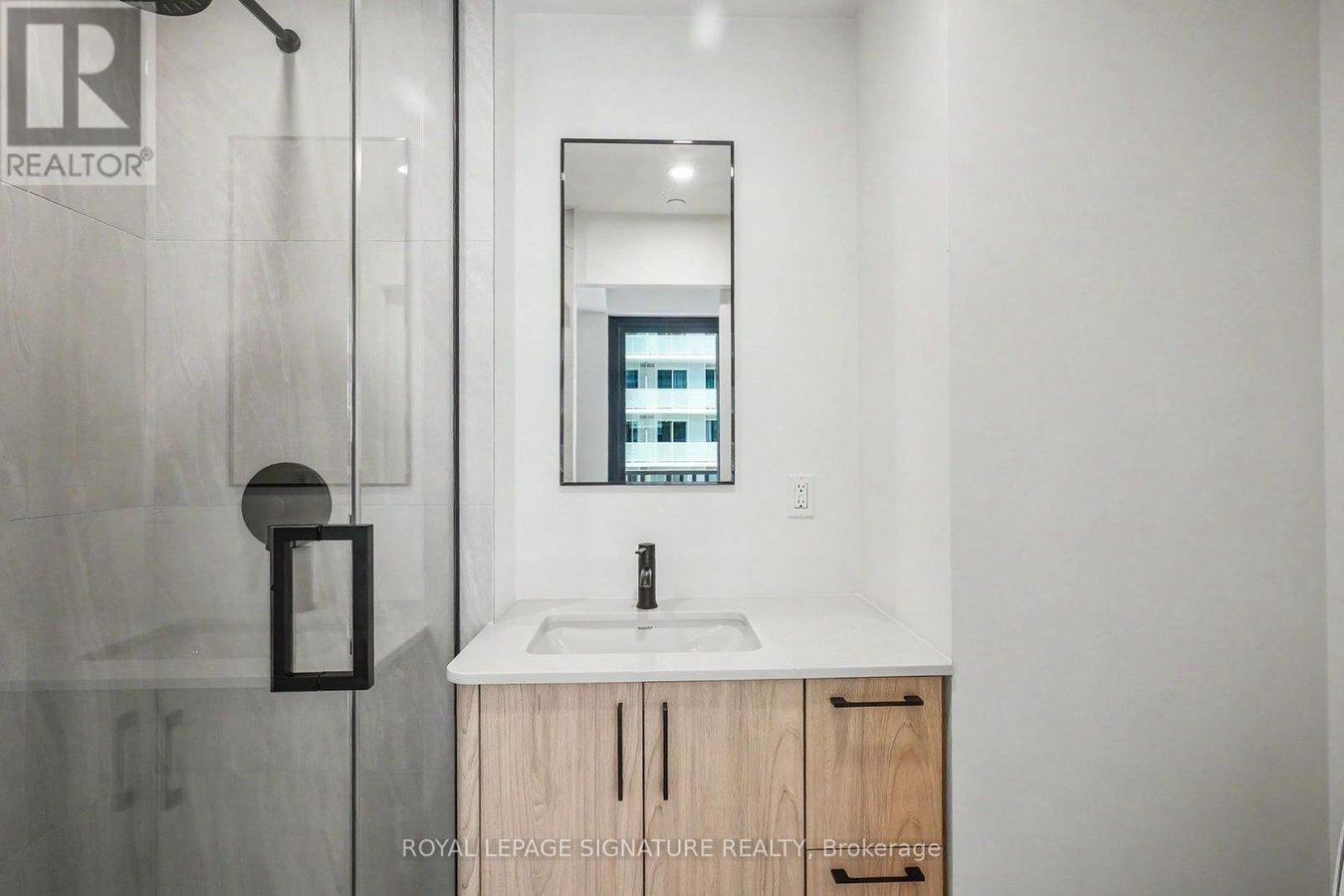 1111 - 109 ERSKINE AVENUE - Photo 9