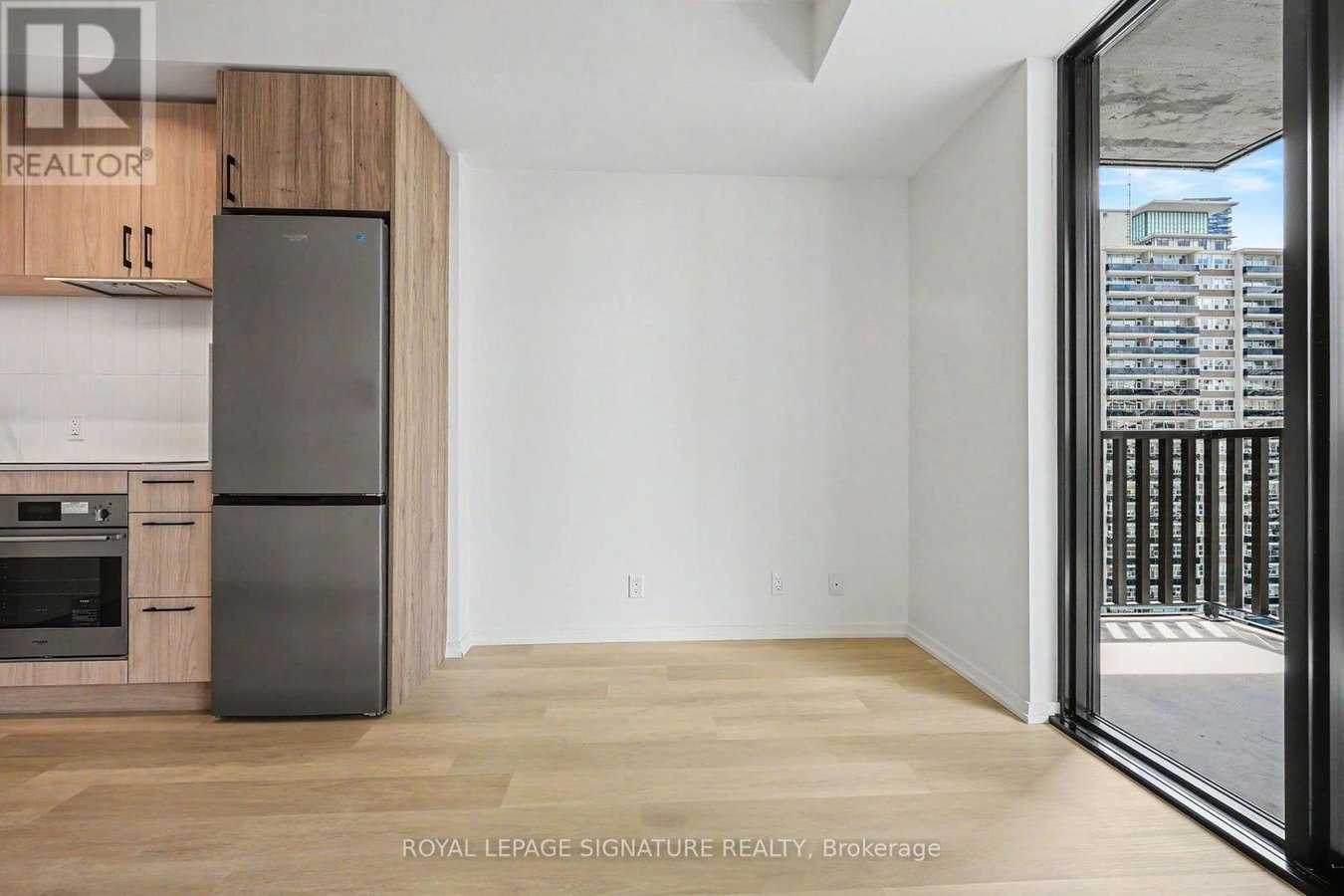1111 - 109 ERSKINE AVENUE - Photo 11