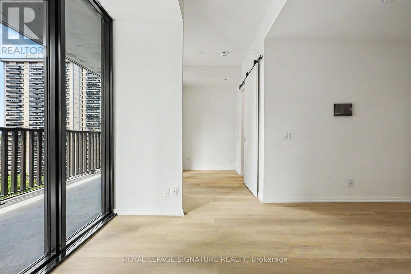 1111 - 109 ERSKINE AVENUE - Photo 14