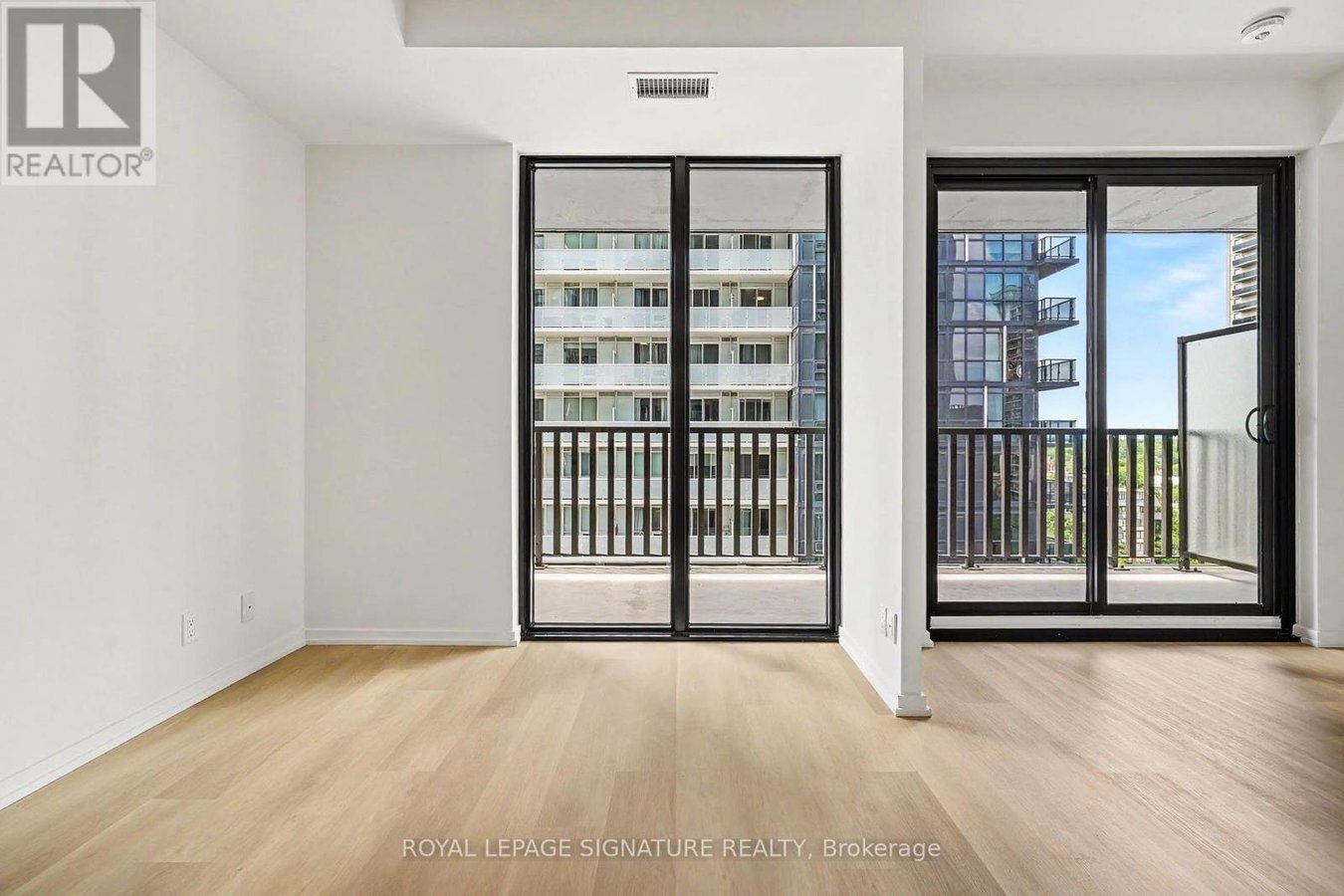 1111 - 109 ERSKINE AVENUE - Photo 15