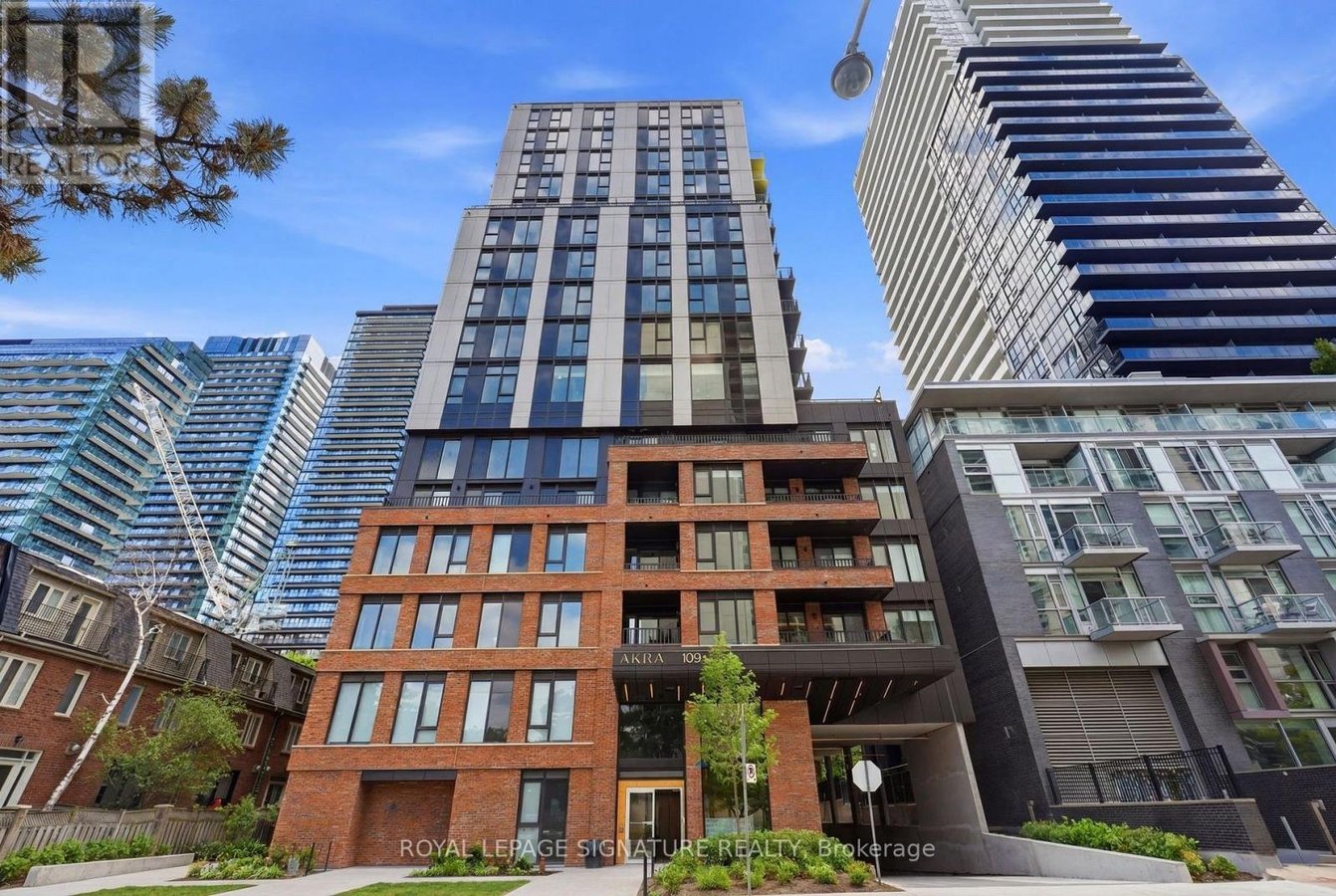 1111 - 109 ERSKINE AVENUE - Photo 16
