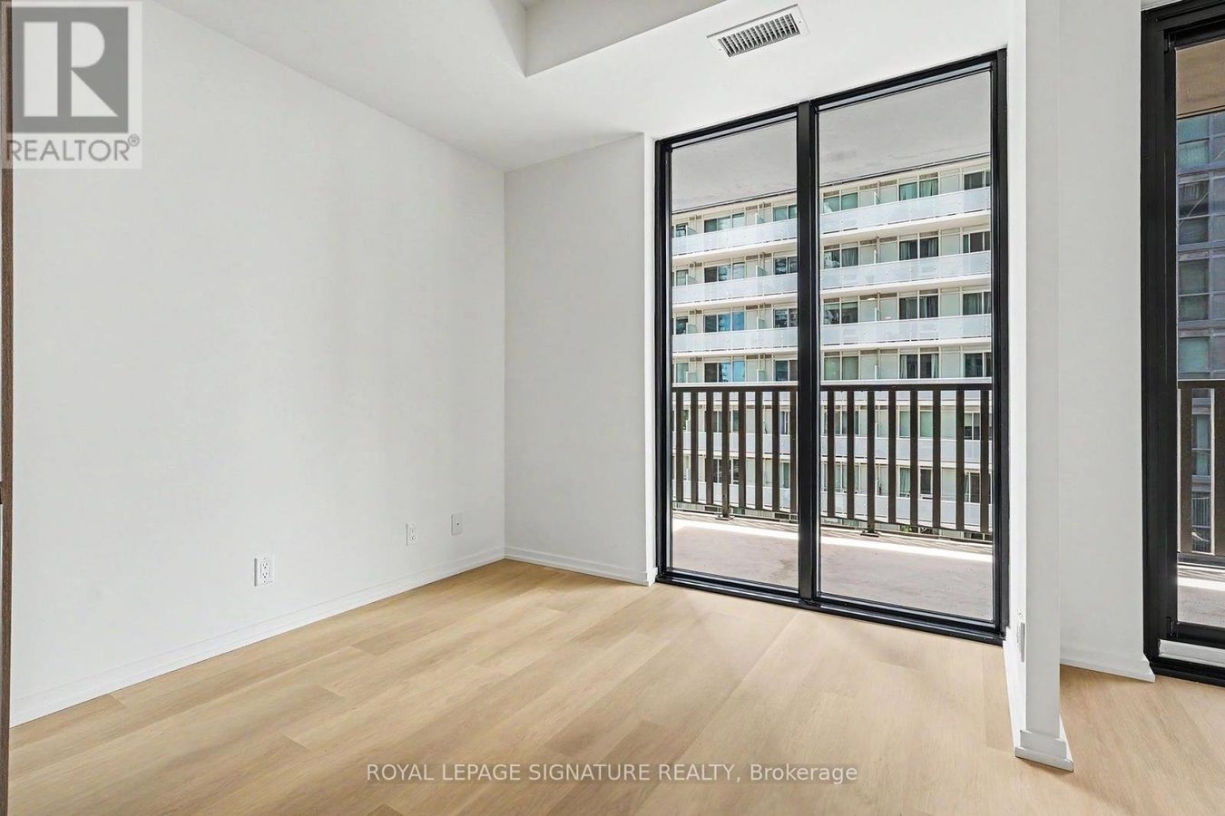 1111 - 109 ERSKINE AVENUE - Photo 17