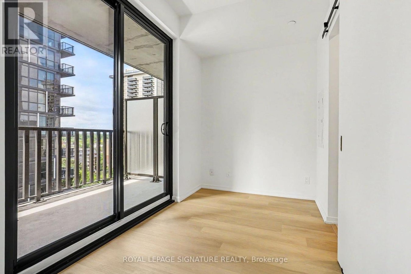 1111 - 109 ERSKINE AVENUE - Photo 18