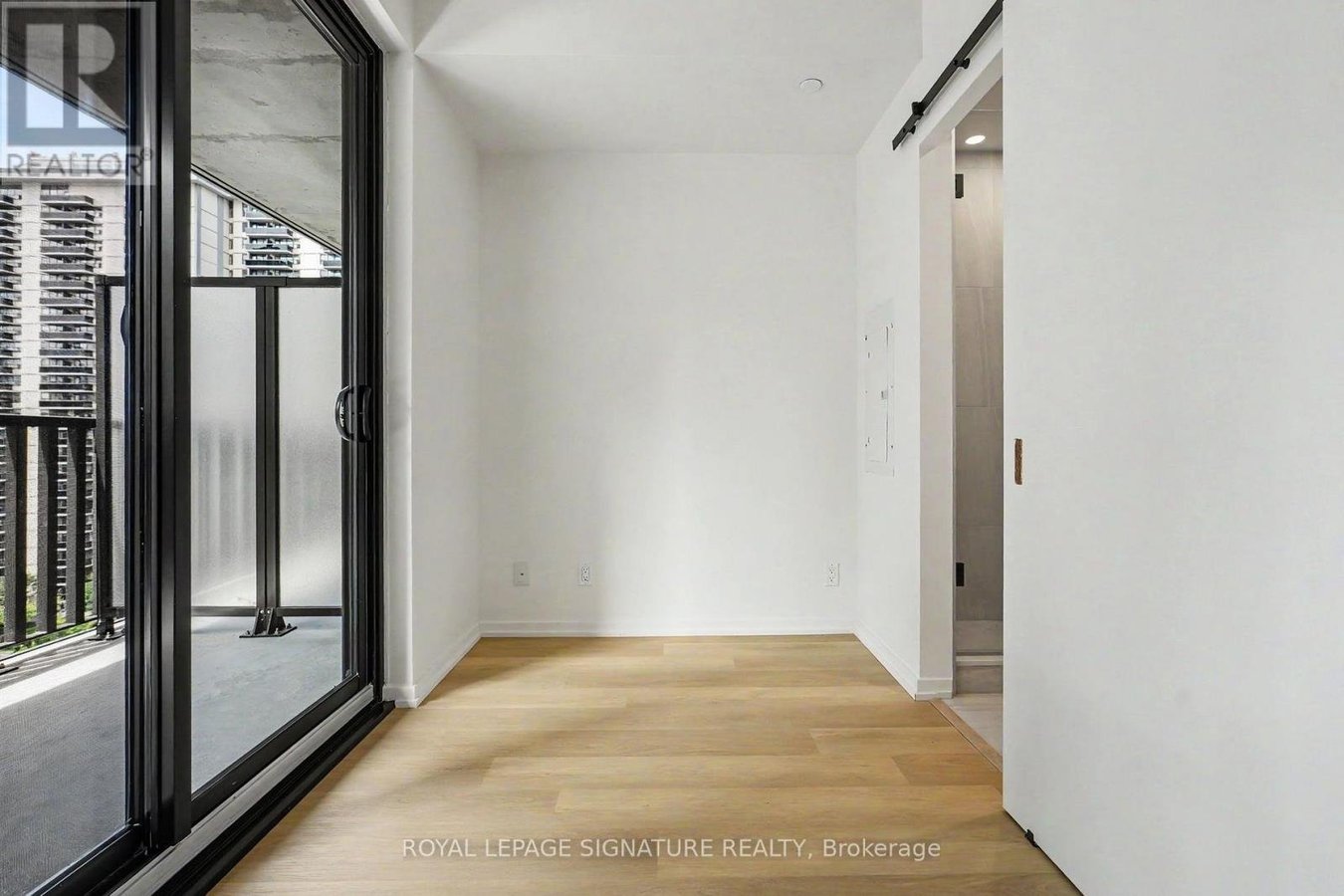 1111 - 109 ERSKINE AVENUE - Photo 19