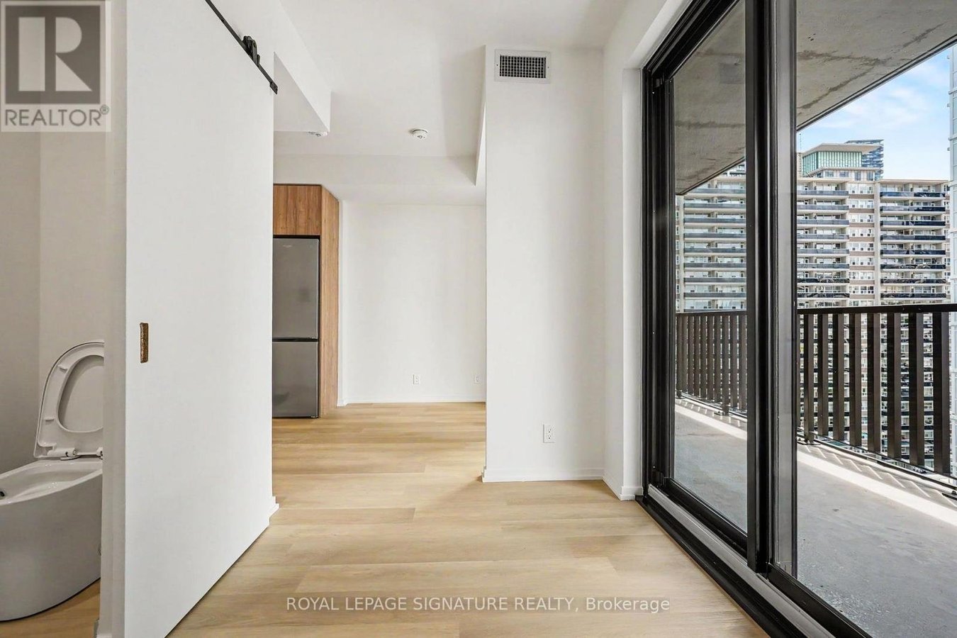 1111 - 109 ERSKINE AVENUE - Photo 21