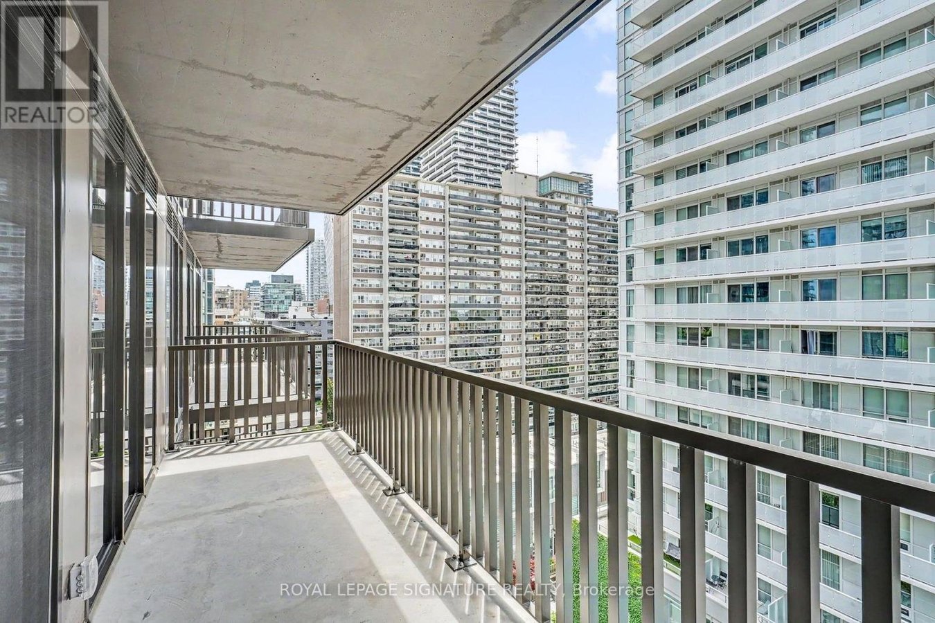 1111 - 109 ERSKINE AVENUE - Photo 22