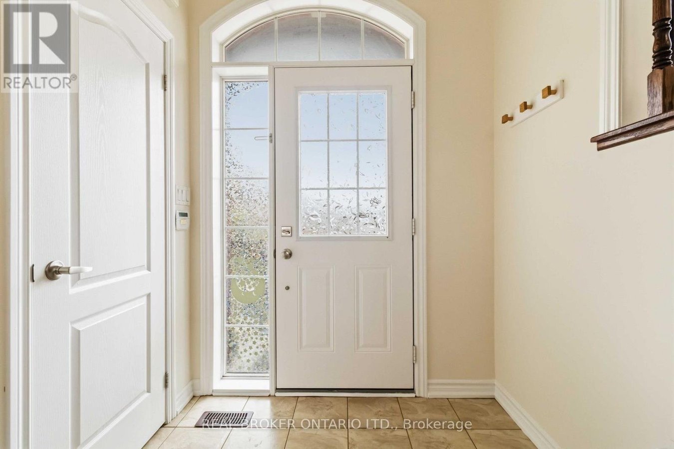 MAIN - 27 MCCARTNEY STREET - Photo 3