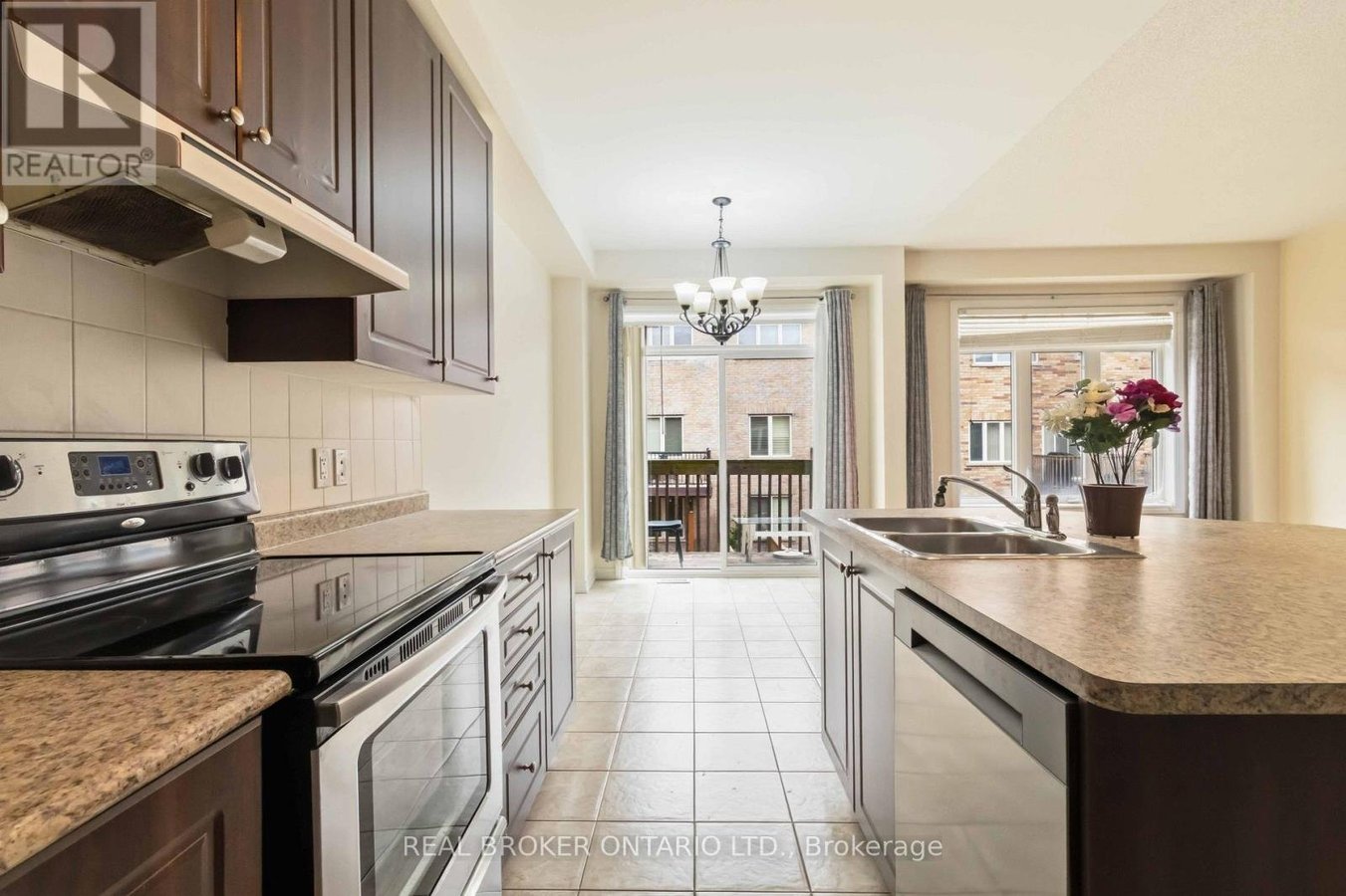 MAIN - 27 MCCARTNEY STREET - Photo 12