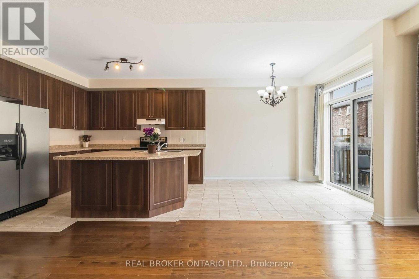 MAIN - 27 MCCARTNEY STREET - Photo 14