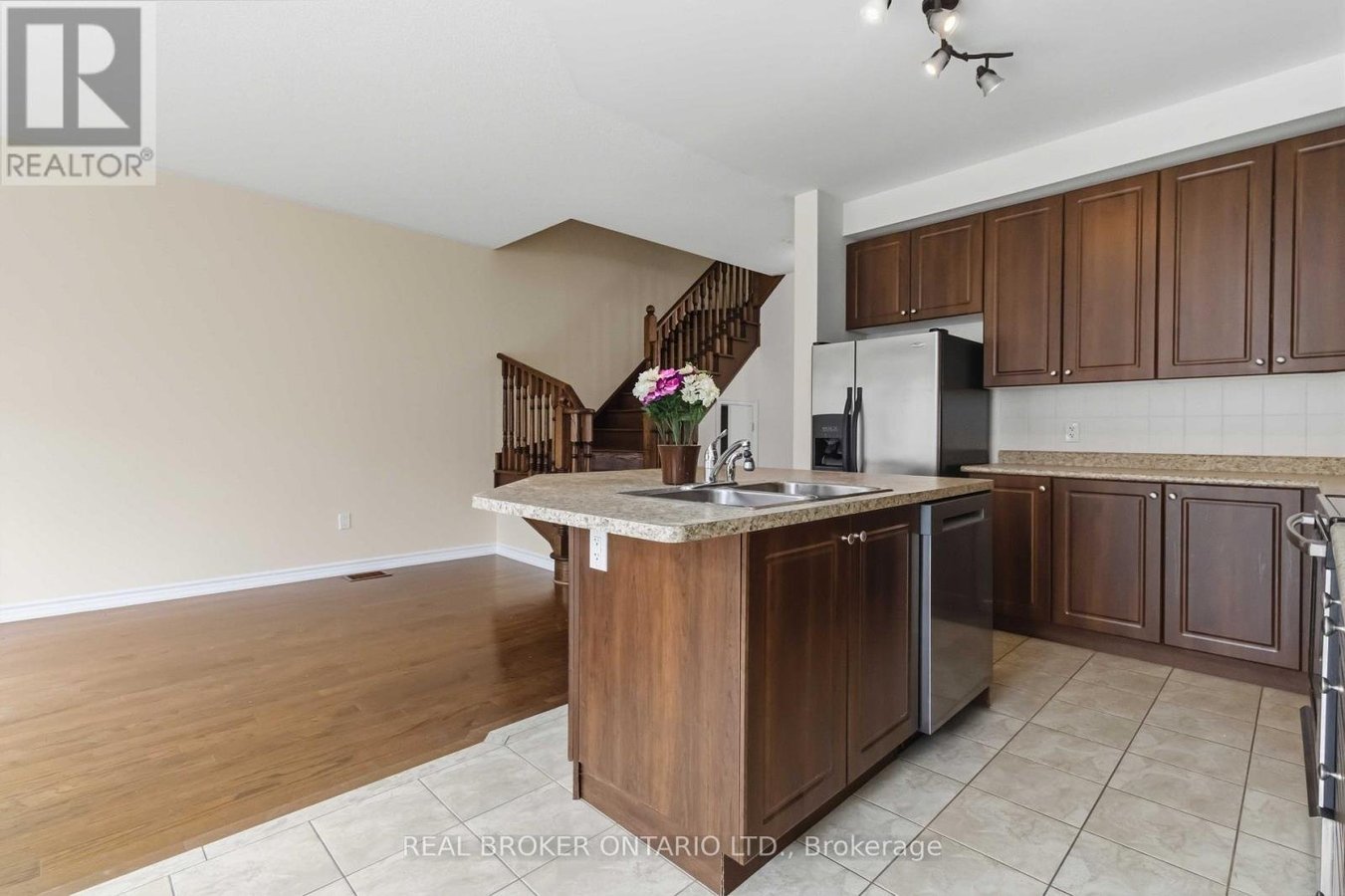 MAIN - 27 MCCARTNEY STREET - Photo 15