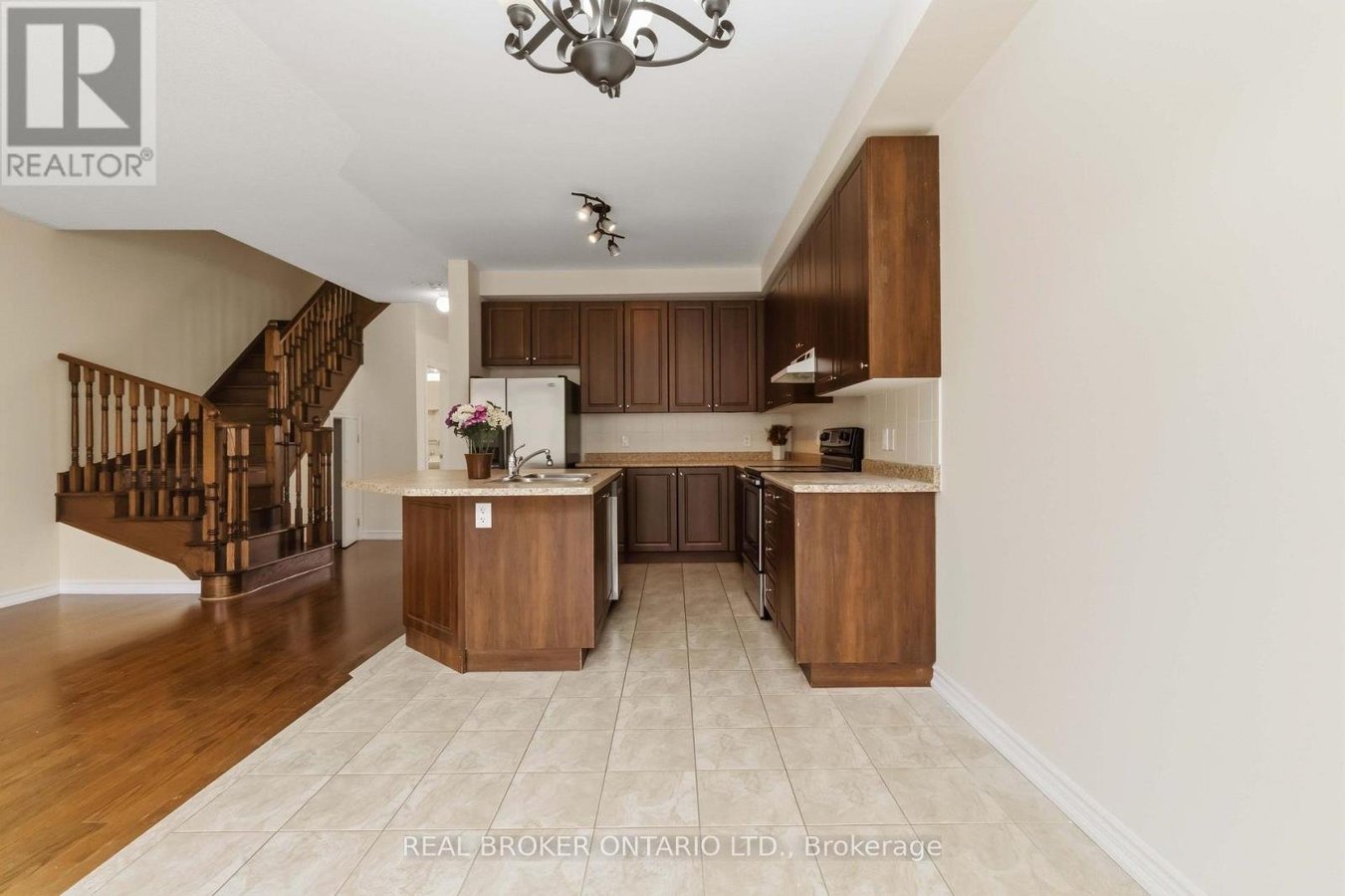 MAIN - 27 MCCARTNEY STREET - Photo 17
