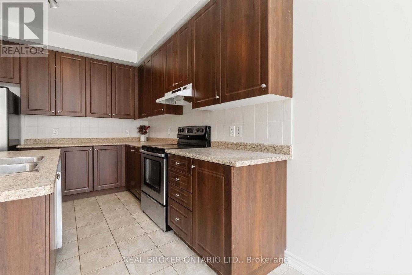 MAIN - 27 MCCARTNEY STREET - Photo 18