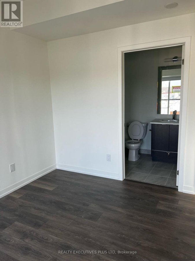 606 - 135 CANON JACKSON DRIVE - Photo 2