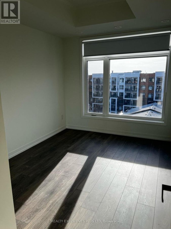 606 - 135 CANON JACKSON DRIVE - Photo 3