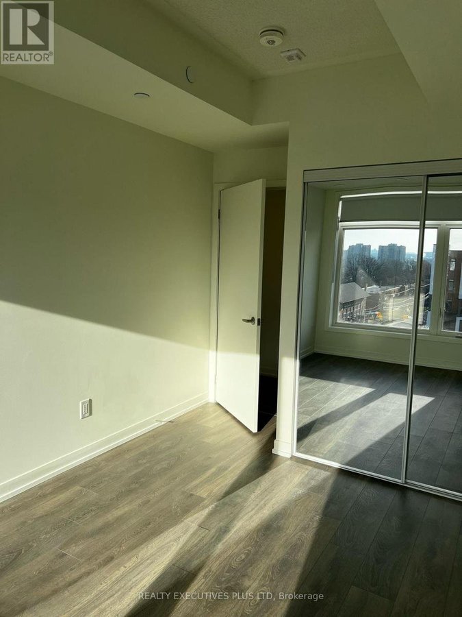606 - 135 CANON JACKSON DRIVE - Photo 4