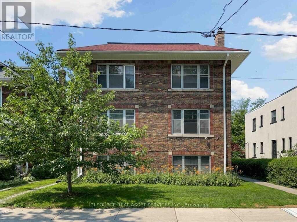 5 - 12 KENDAL AVENUE - Photo 2