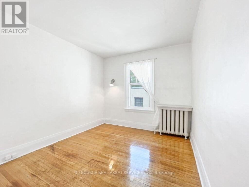 5 - 12 KENDAL AVENUE - Photo 3