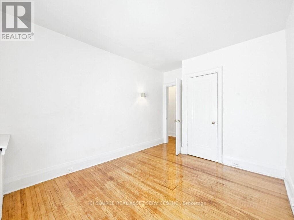 5 - 12 KENDAL AVENUE - Photo 4