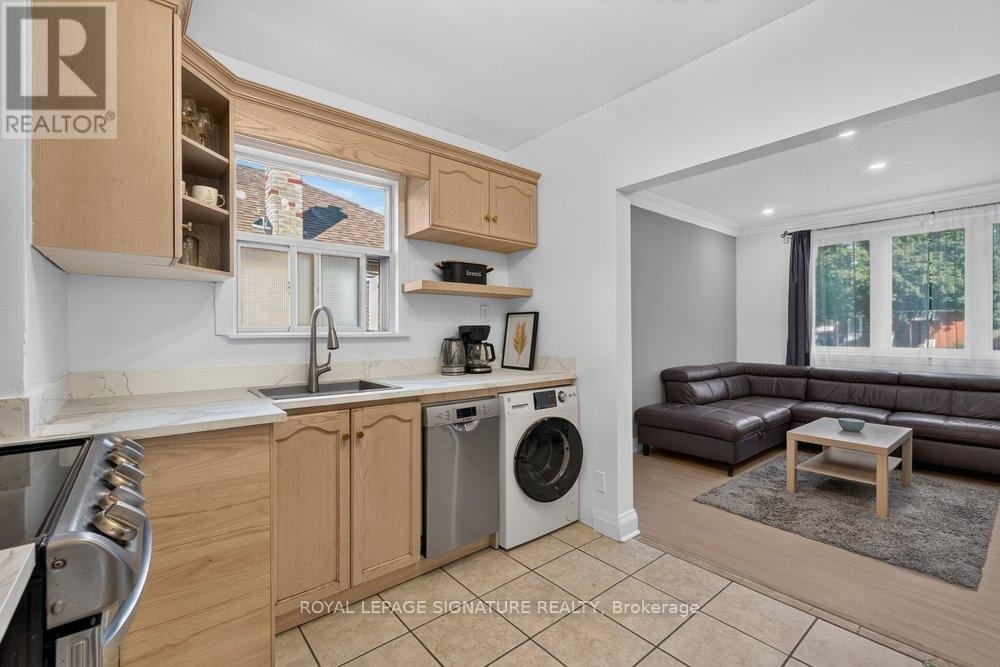 MAIN - 20 BAYARD AVENUE - Photo 11