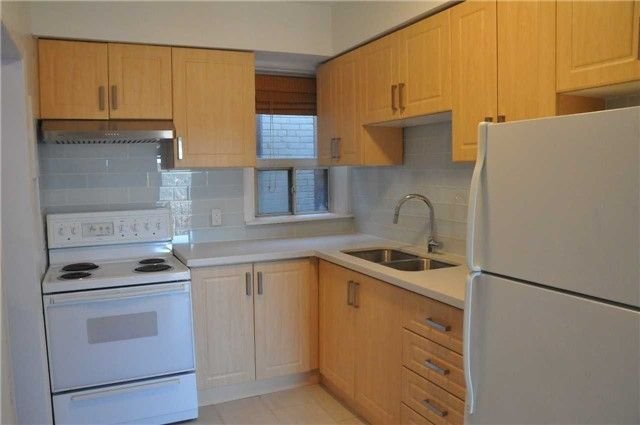 621 College Street - Photo 2