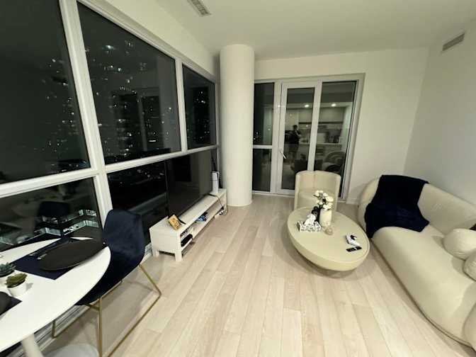 Roehampton Avenue - Photo 1