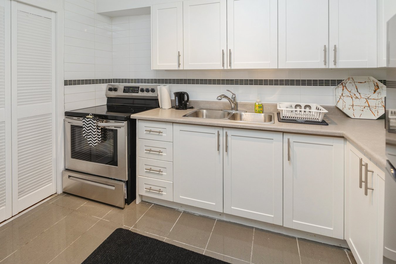 100 Wellesley Street East - Photo 5