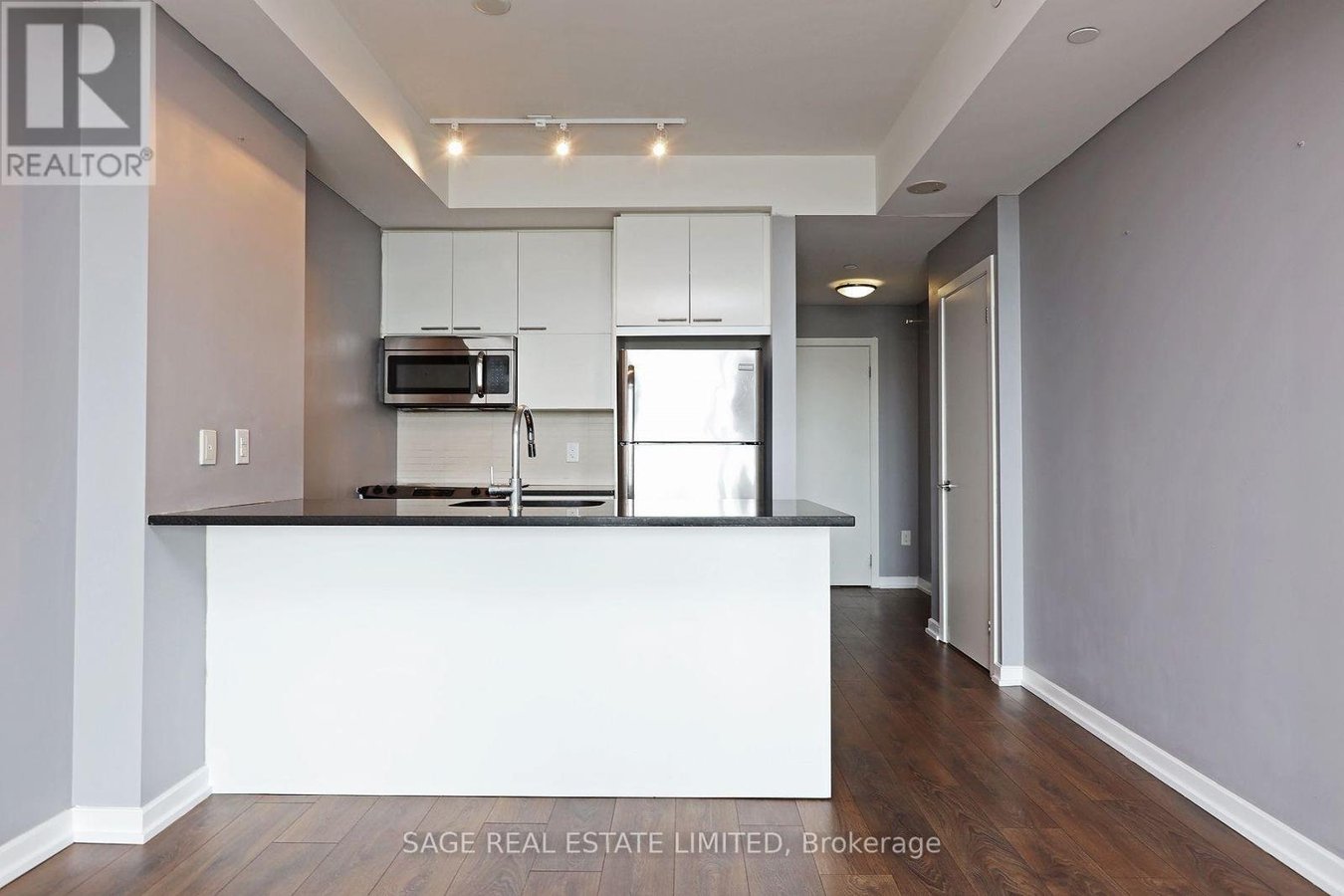 413 - 66 FOREST MANOR ROAD - Photo 1