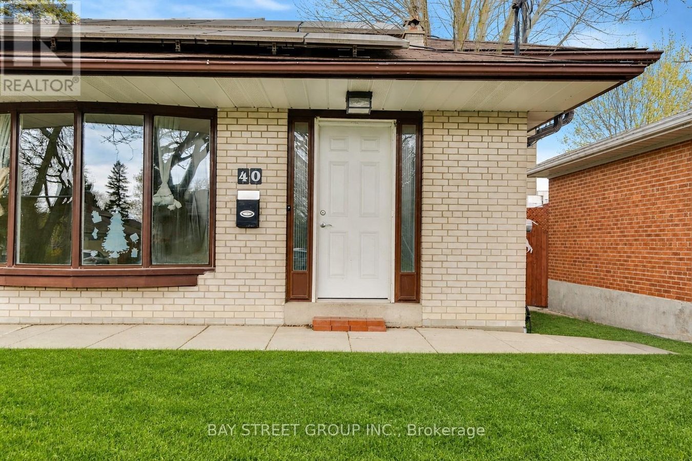 UPPER - 40 BELLBURY CRESCENT - Photo 2