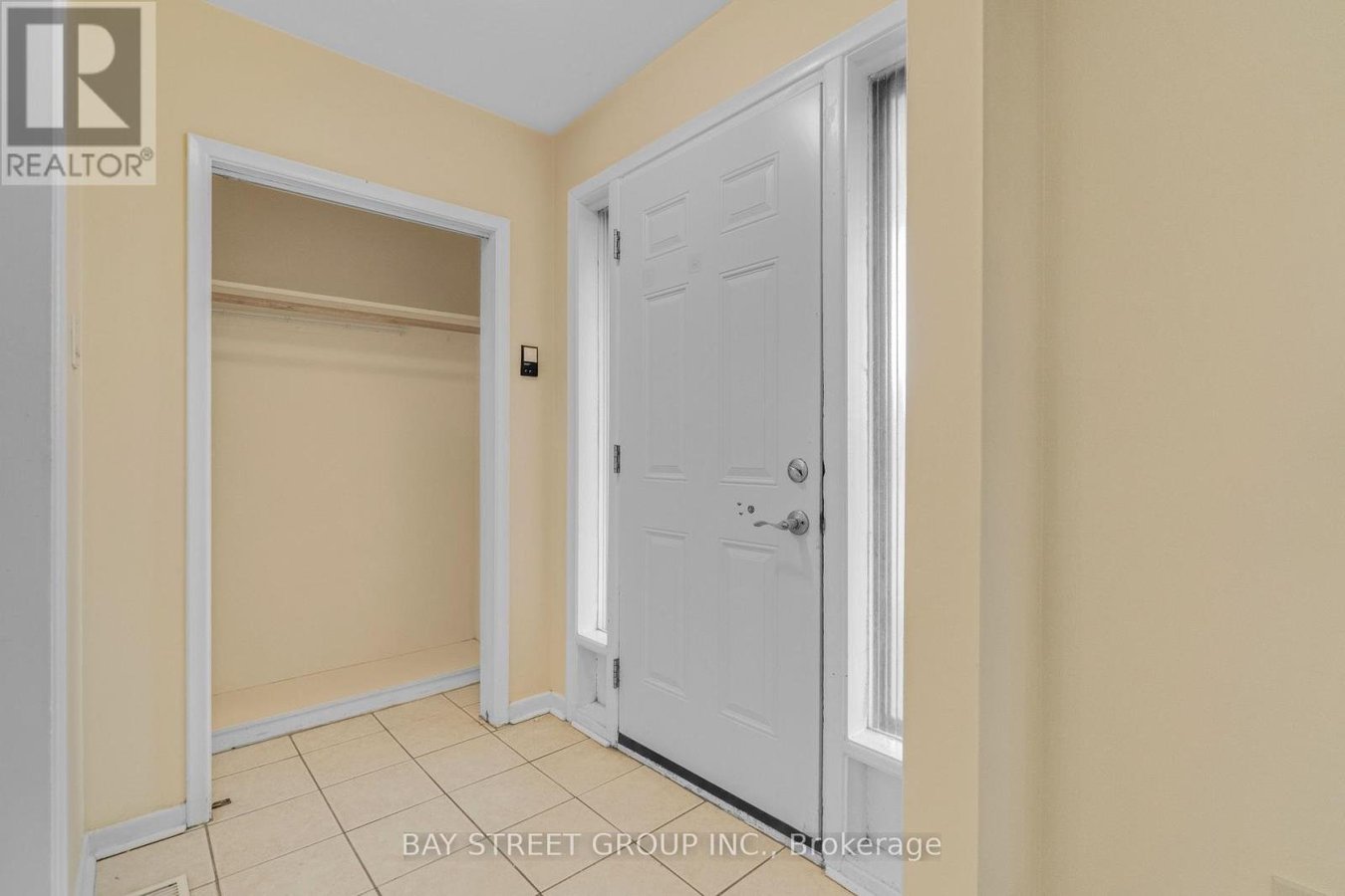 UPPER - 40 BELLBURY CRESCENT - Photo 3