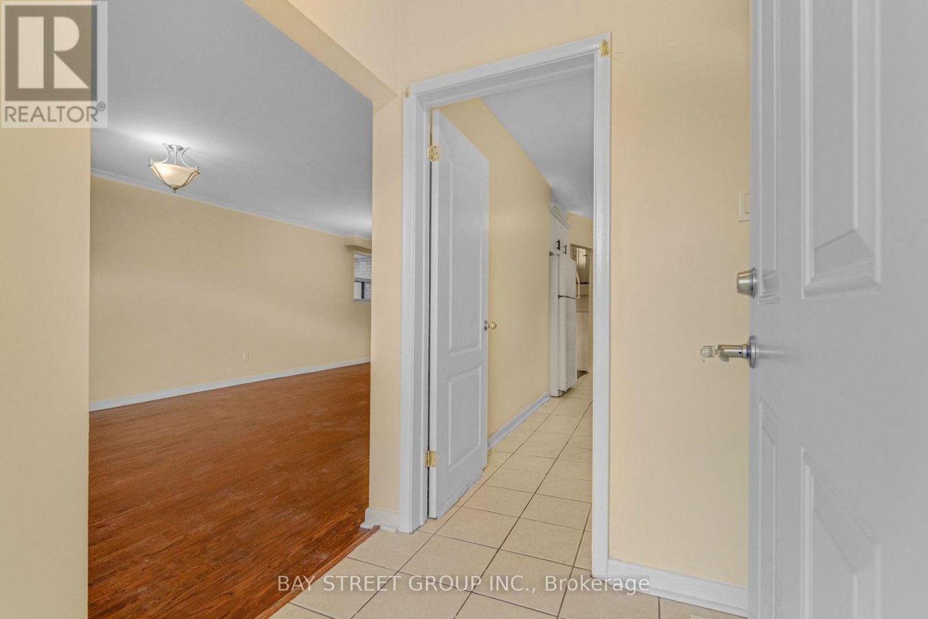 UPPER - 40 BELLBURY CRESCENT - Photo 4