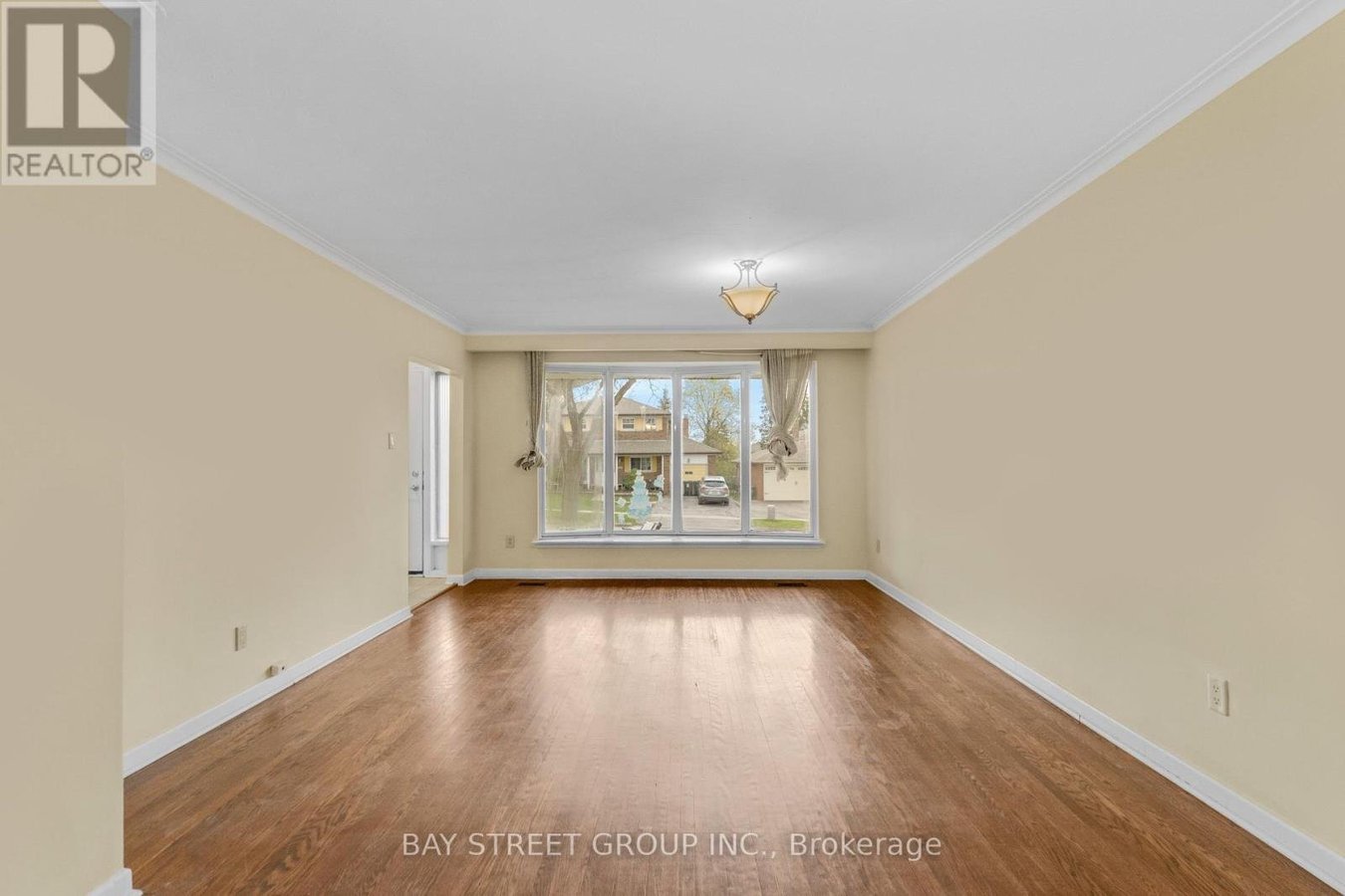 UPPER - 40 BELLBURY CRESCENT - Photo 8
