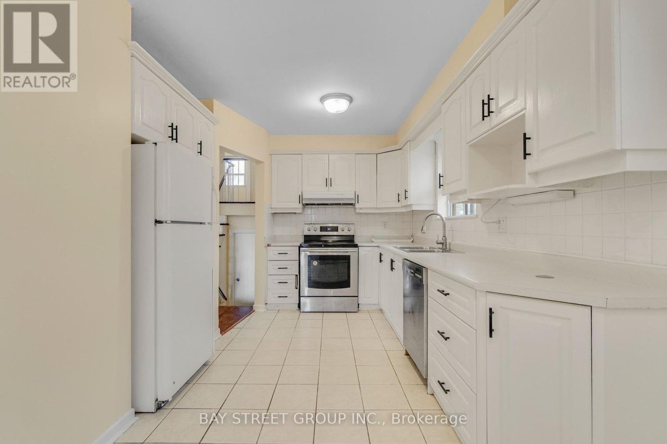UPPER - 40 BELLBURY CRESCENT - Photo 9