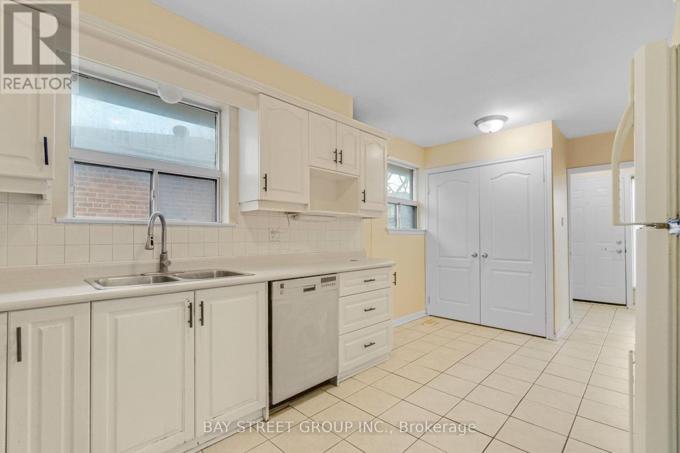 UPPER - 40 BELLBURY CRESCENT - Photo 10