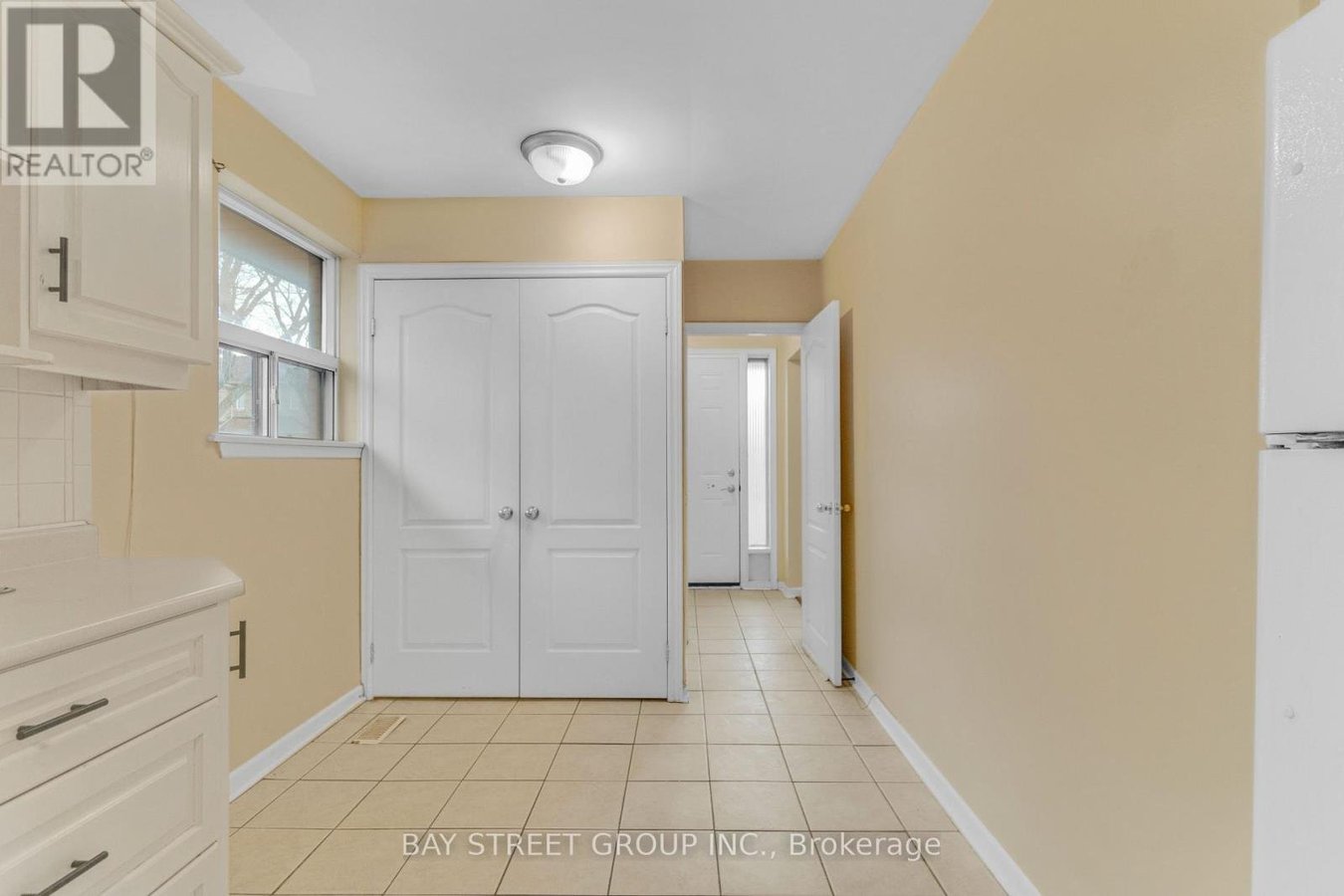 UPPER - 40 BELLBURY CRESCENT - Photo 12