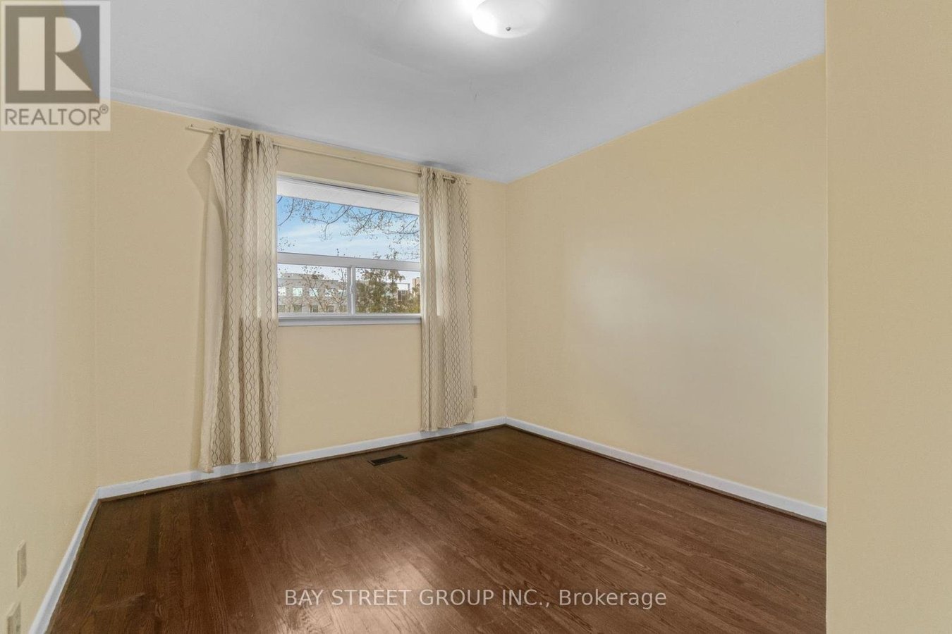 UPPER - 40 BELLBURY CRESCENT - Photo 15