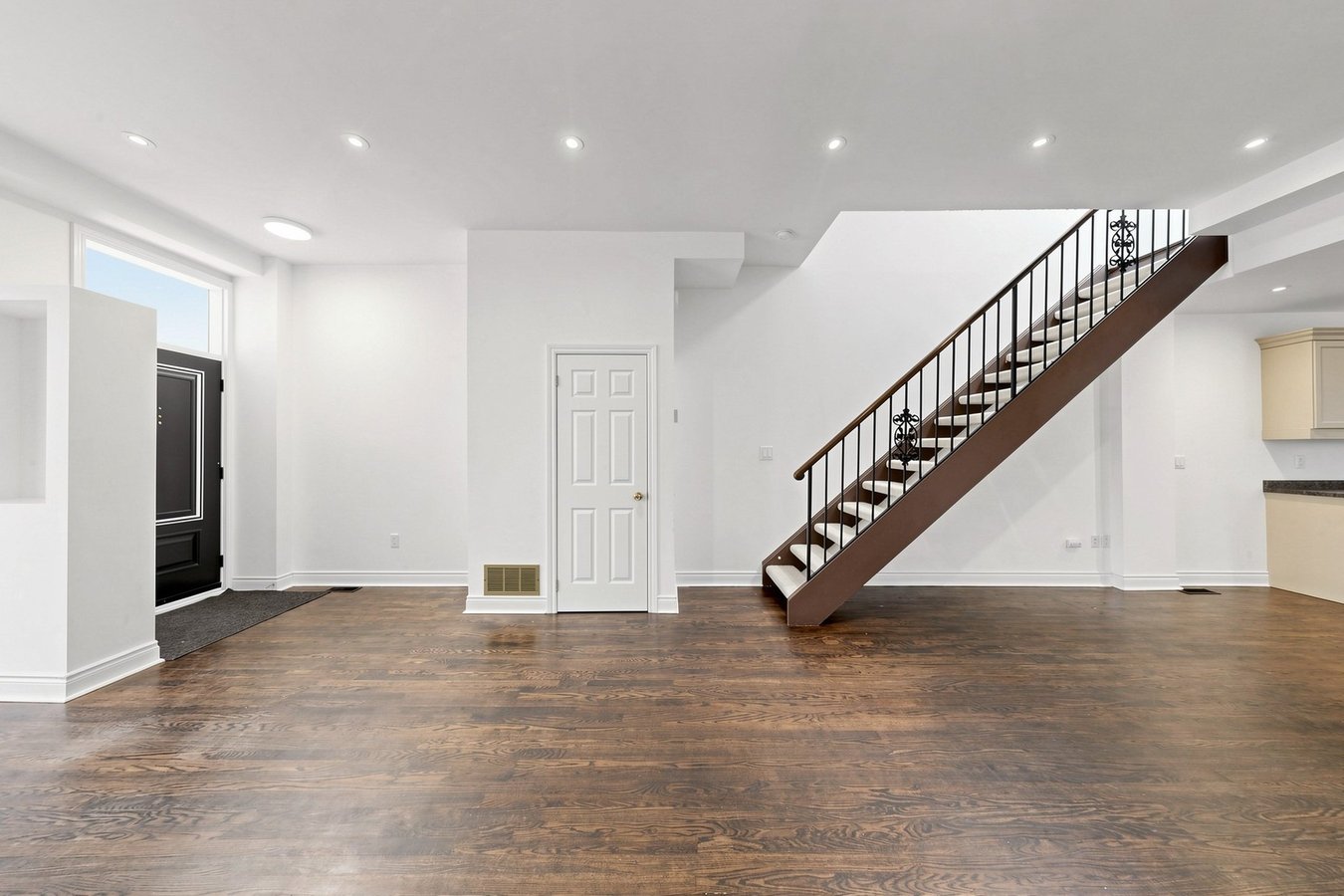 Macpherson Avenue - Photo 2