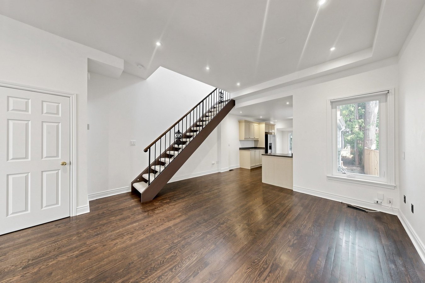 Macpherson Avenue - Photo 3