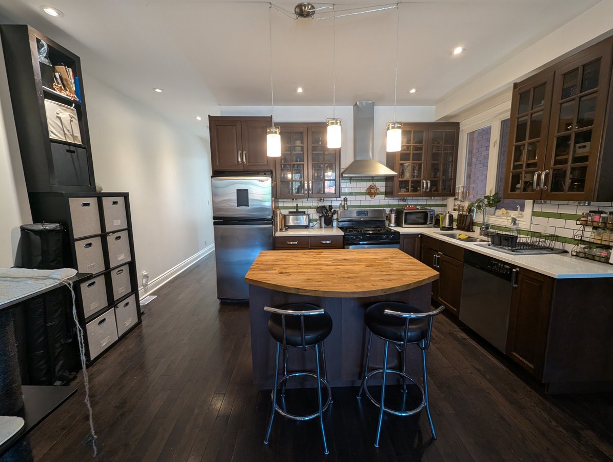 36 Coxwell Avenue - Photo 9