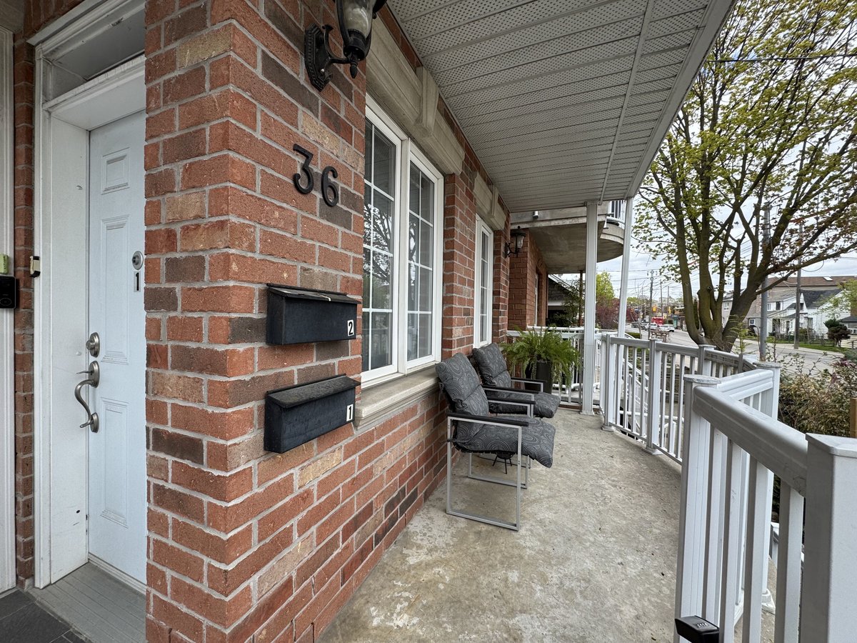 36 Coxwell Avenue - Photo 3