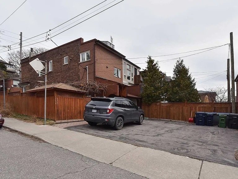 1279 Davenport Road - Photo 19