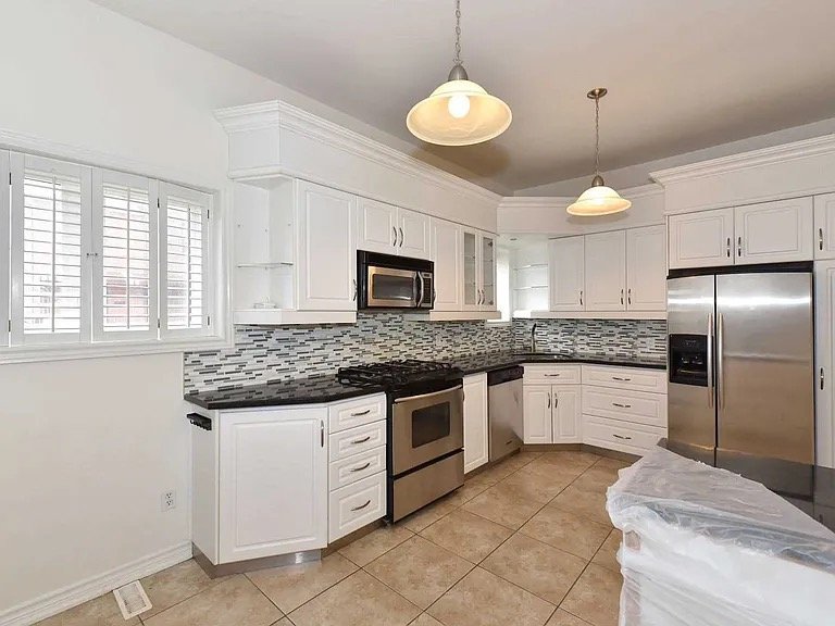 1279 Davenport Road - Photo 2