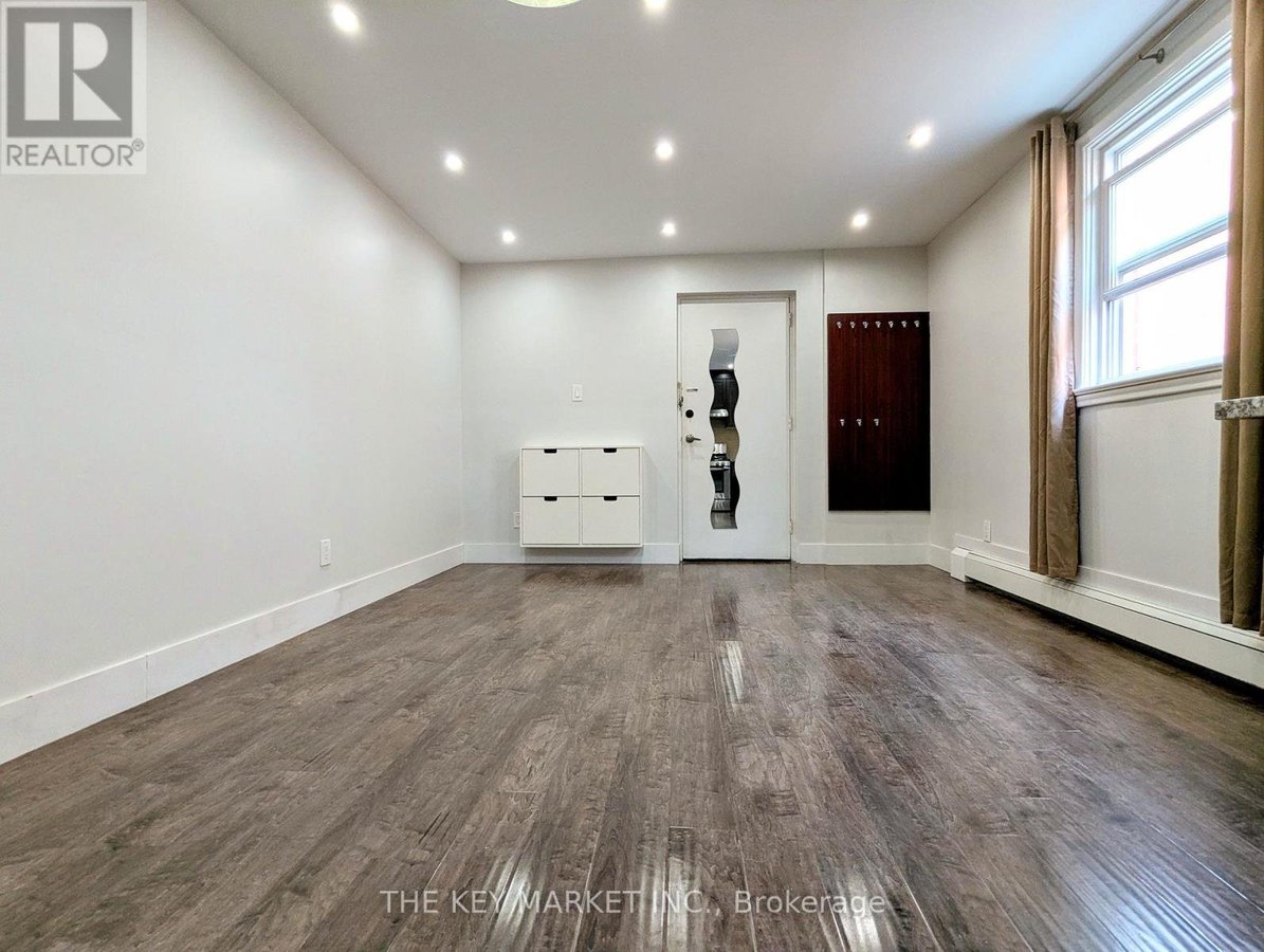 2 - 211 ST CLEMENTS AVENUE - Photo 3